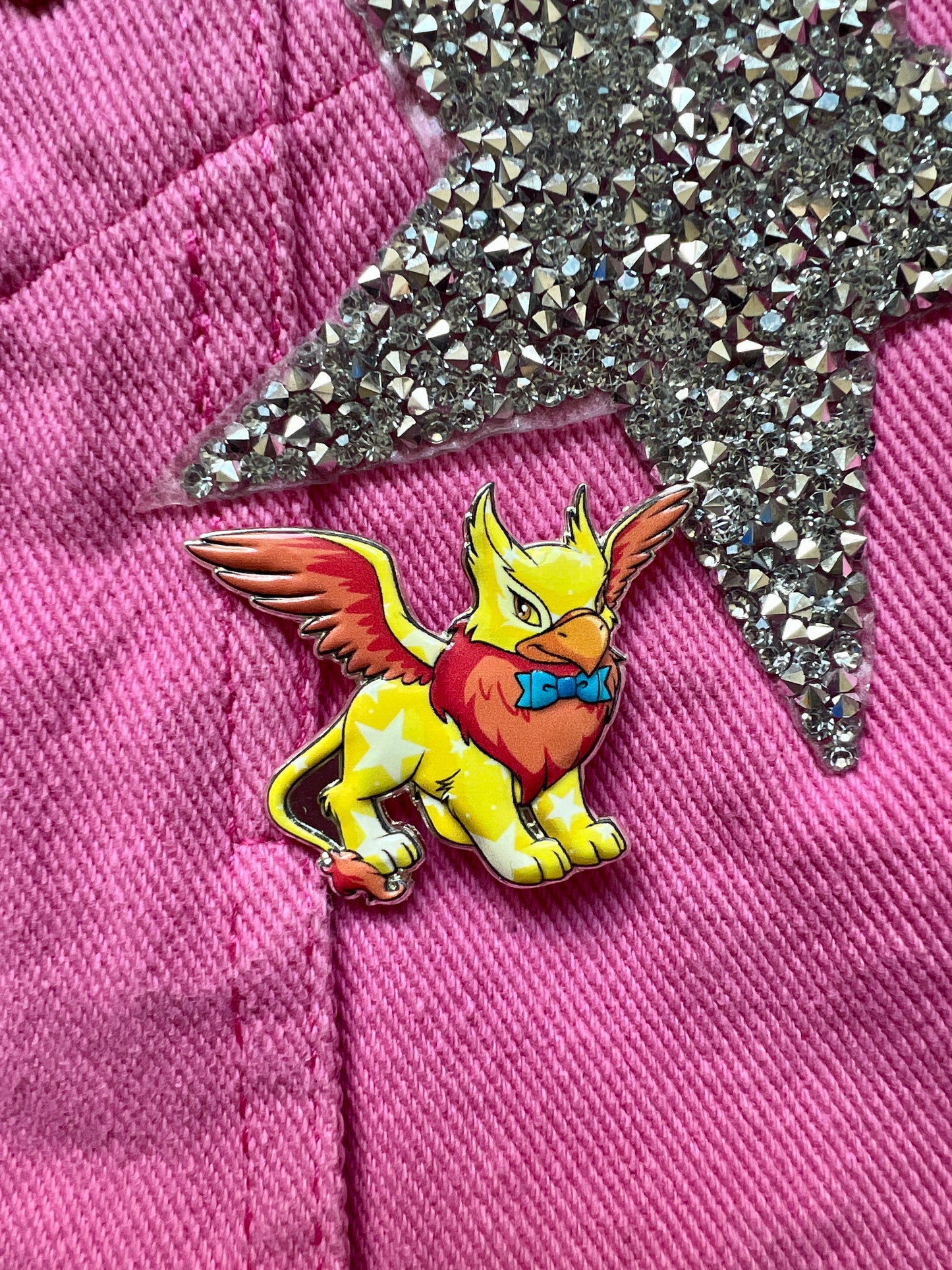 25th Anniversary Eyrie Pin, Neopets