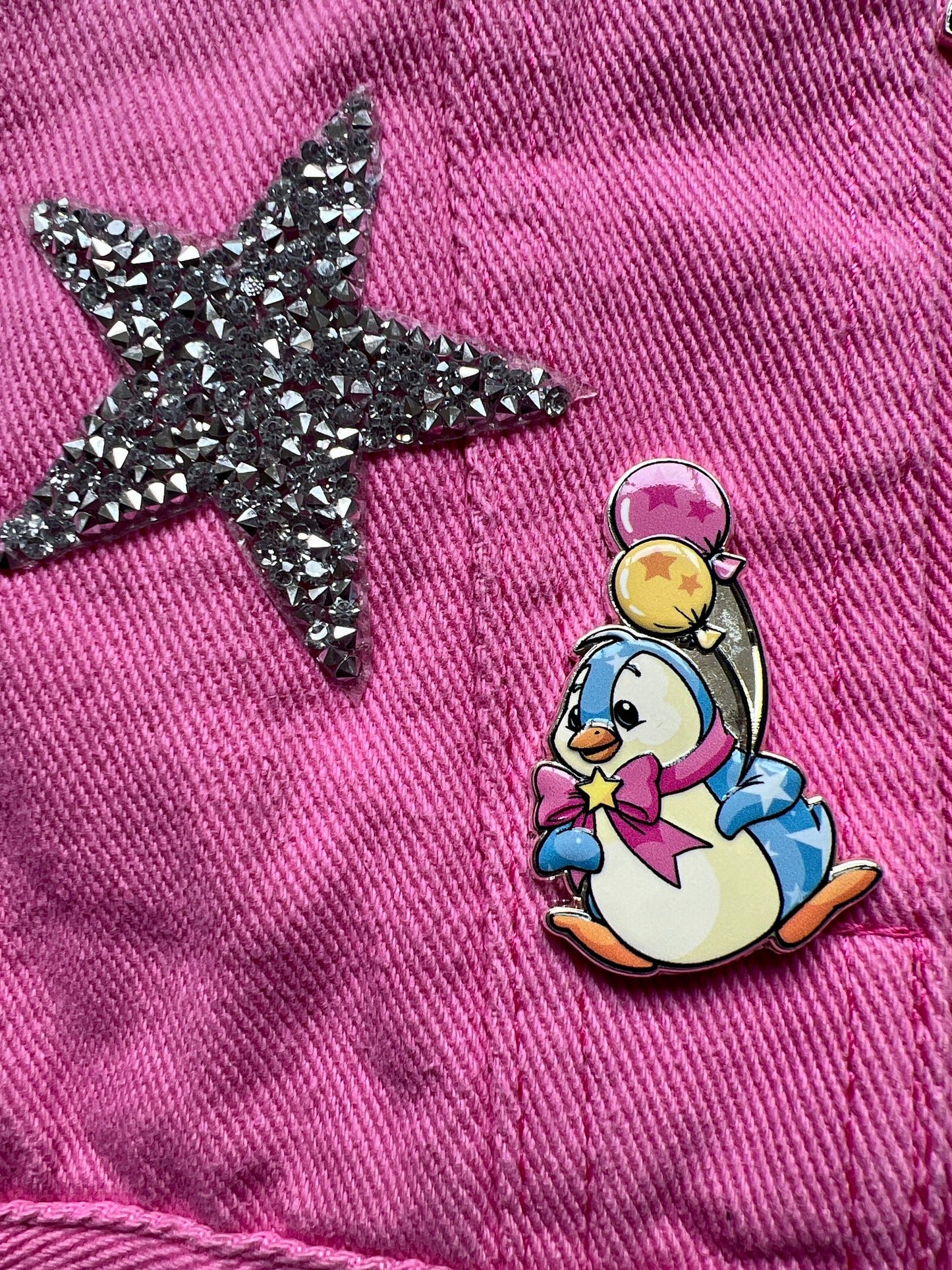 25th Anniversary Bruce Pin, Neopets