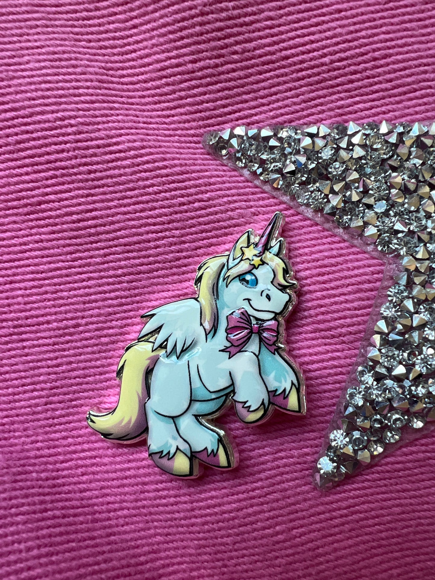25th Anniversary Uni Pin, Neopets